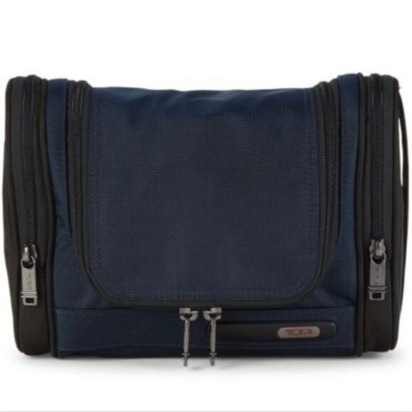Tumi Hanging Travel Kit- Navy - Picture 1 of 8
